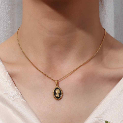 Steel Necklaces Steel Necklace - Queen 18mm - Black Enamel - 39+5 cm - Gold Plated